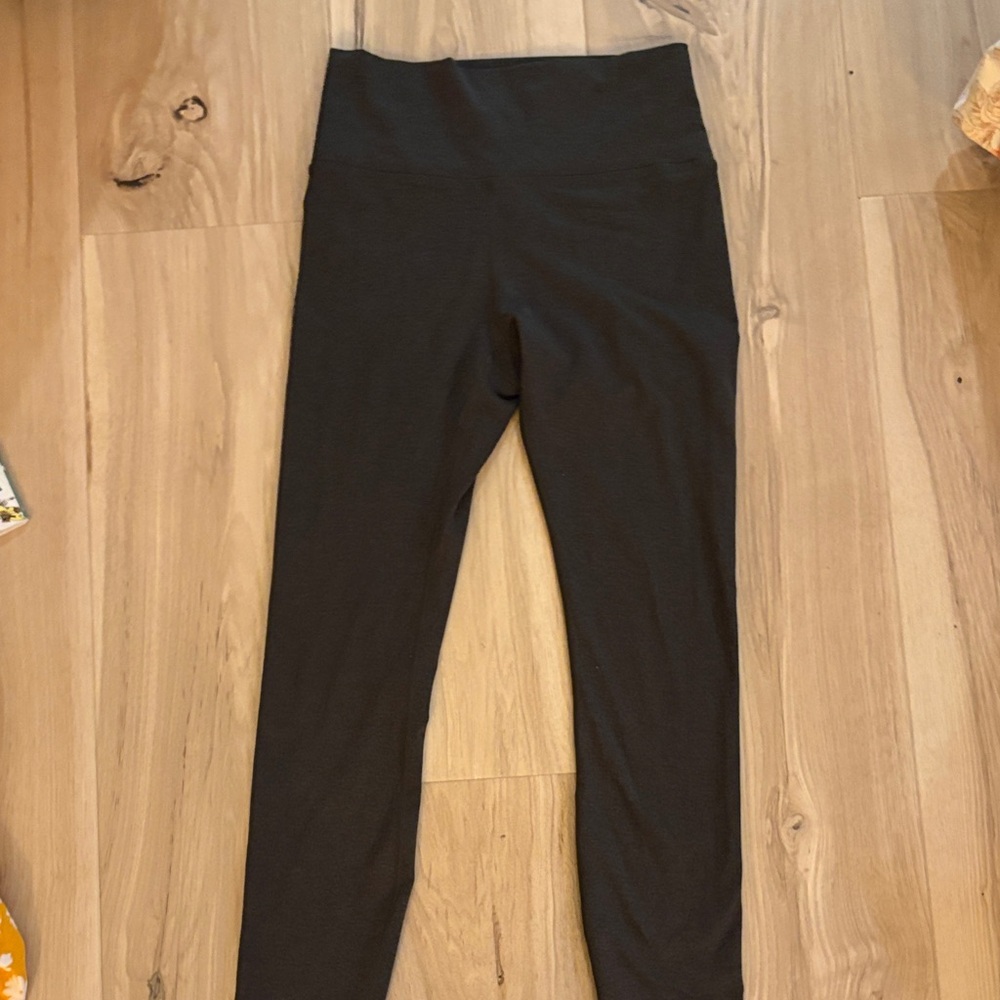 Vuori Green women’s leggings